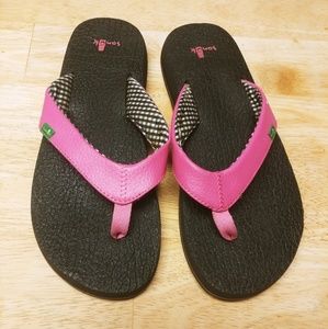 Sanuk Shoes - 7 Hot Pink Sanucks Sanuk Shoes - 7 Hot Pink Sanucks